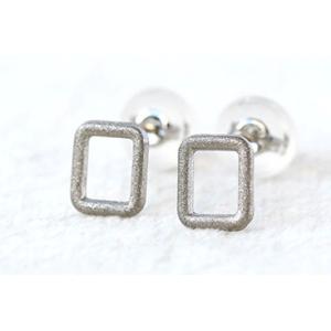Pt900 スクエア 地金 ピアス 小ぶり シンプル プラチナ ダブルロックキャッチ マット 普段使...