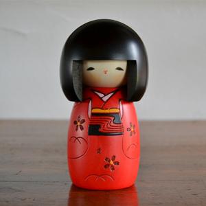 卯三郎こけし 乙女袖 白 おかっぱ こけし 群馬 人形 置物 : 豊かな