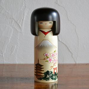 卯三郎こけし 乙女袖 赤 伝統 こけし 創作こけし 民芸 日本製 : 豊かな