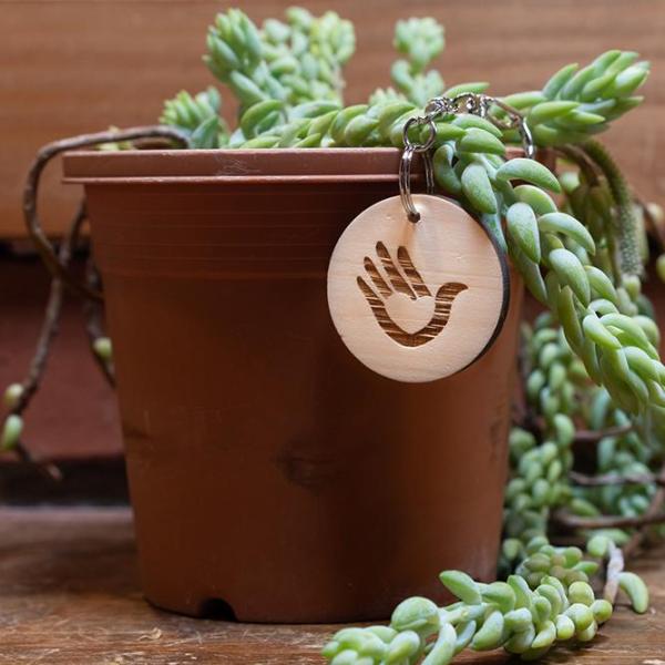 手話キーホルダー 木製 手話グッズ 名入れ 子供 ネーム 保育園 幼稚園 入園グッズ 手話