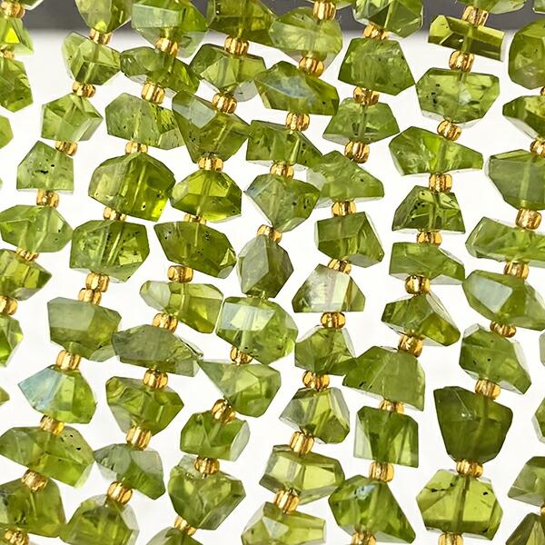 天然石 ペリドット （タンブルカット） 大きさ 約3〜5.5×6〜8mm 穴径 約0.4〜0.5mm...