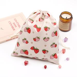 いちご柄巾着袋 収納袋 小物入れ お菓子入れ ナプキン入れ アクセサリー入れ いちごモチーフ 苺柄プリント