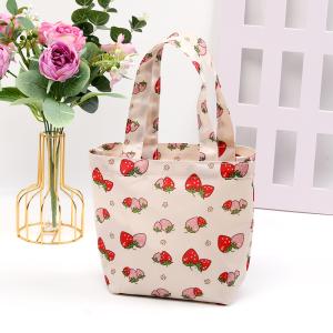 いちご柄トートバッグ デイリートートバッグ いちごモチーフ 苺柄