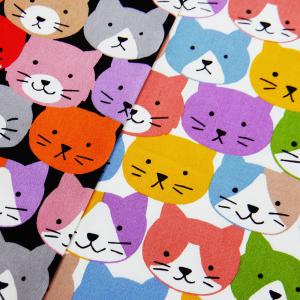猫柄 生地 にゃんこが並んだ ねこ 動物 アニマル 子供 布 布地 オックス 白 黒 系 110cm幅 商用利用可 メール便2mまで