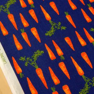 生地 野菜柄 人参 食べ物 ベジタブル キャロット 綿 シーチング 紺 110cm幅 商用利用可能 メール便3mまで