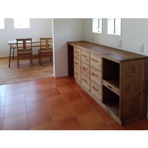 水色と白のタイルトップ キッチンカウンター : オーダー家具のキノカ