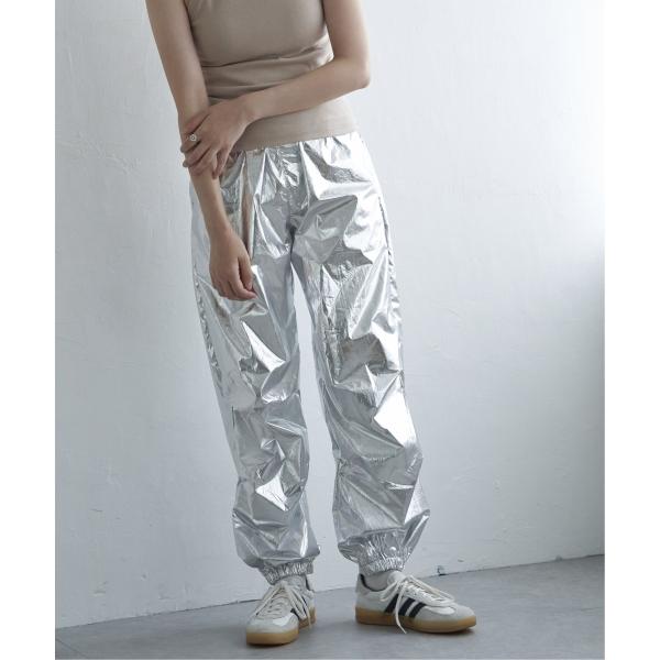 メタリックパラシュートパンツ