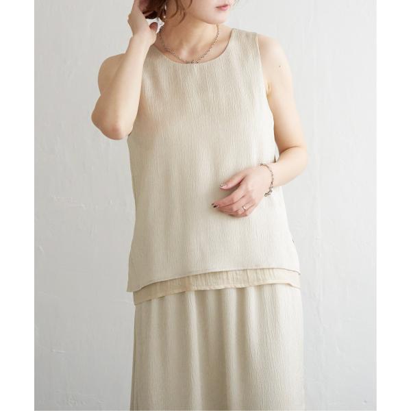 サテンレイヤードノースリブラウス