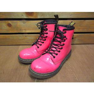 Dr.Martens（ドクターマーチン） 8ホールブーツ ピンク 型押し模様