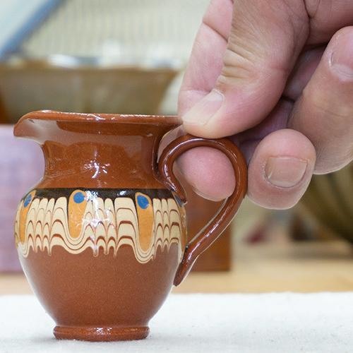 食器 ブルガリア トロヤン ミニ ピッチャー 80cc ブラウン スリップウェア