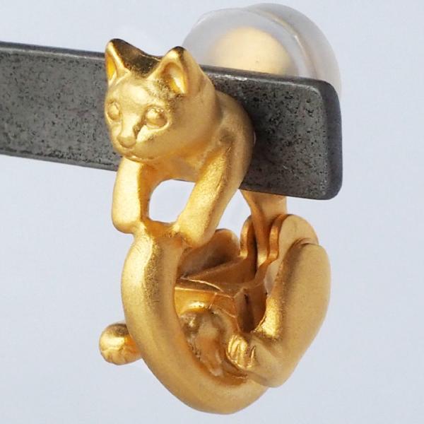naturama(ナチュラマ) 猫イヤリング “ラテュ” 真鍮 ゴールド 片耳 / アラマルーツ レ...
