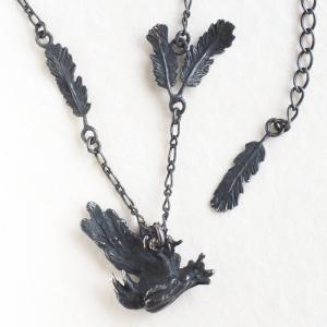 手作りアクセサリー DECOvienya（デコヴィーニャ）スズメとつる草の