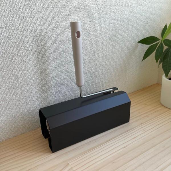 置き型　粘着ローラースタンド　ブラック　カーペットクリーナースタンド