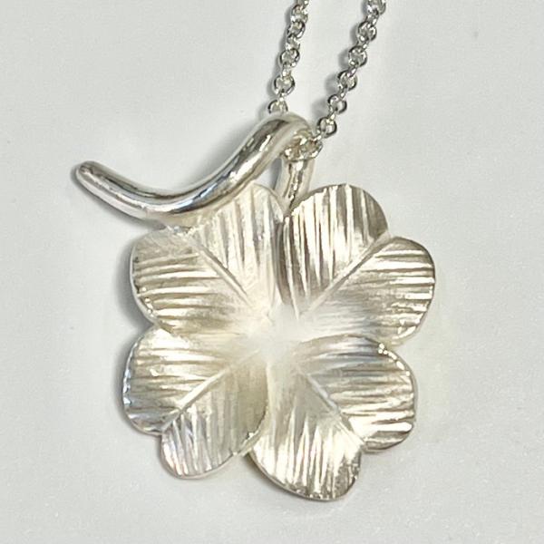 クローバーのペンダント　作り方解説動画