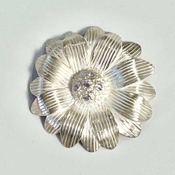 マーガレットのブローチ　作り方解説動画