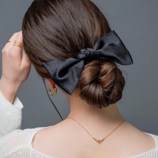 【全品送料無料⇒11月30日23：59迄】シュシュ ヘアゴム リボン サテン スクエア モノトーン ...