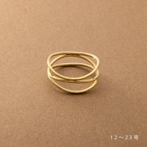 サージカルステンレス リング 指輪 金属アレルギー つけっぱなし ウェーブライン メタル 艶 レイヤード風 3連 変形