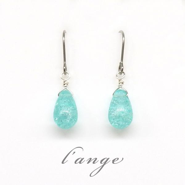 純チタンピアス エメラルド クラック 雫 樹脂ピアス 金属アレルギー対応 レディース ティアドロップ...