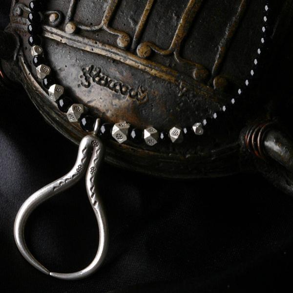 カレン 族 シルバー 漆黒の輝き オニキス ビーズ ネックレス メンズ レディース 水牛の角ペンダン...