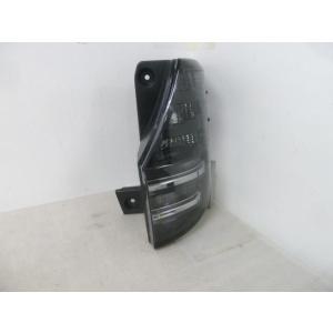 ヴォクシー 6BA-MZRA95W 右テールランプ 81551-V1020 KOITO V1-8 3...