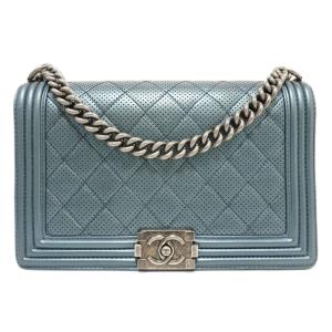 CHANEL(シャネル) ボーイシャネルラージチェーンショルダー A92193 ショルダーバッグ メタリックブルー パンチングレザー ランクA｜cruru