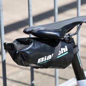 値下げしました。Bianchi グローブ、サドルバッグ、小物セット Bianchi（ビアンキ）【ビアンキ純正パーツ】サドルバッグラージ