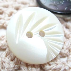 レーザーのカットが綺麗なシンプル 貝 ボタン（1591)CPB-057　18mm クリスマス 爆買