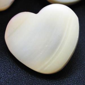 （訳あり）タカセ貝を使用したハート形の ボタン（1406） CPB-095 13mm バレンタイン ...