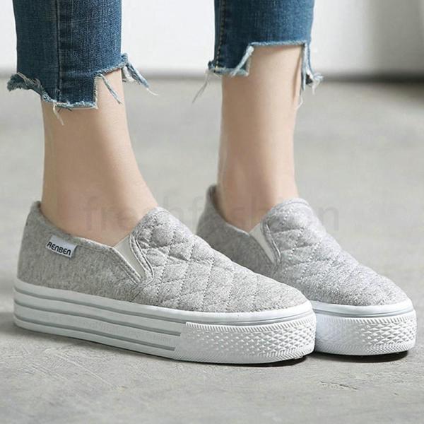 【値下げ】スニーカー キルティング スリッポン 無地 厚底 シューズ 旅行 運動会 ぺったんこ 歩き...