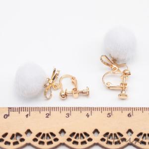 デザインイヤリング リボン&白いポンポン ふわ...の詳細画像3