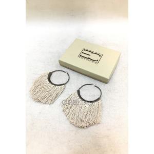 経堂) エリンコンシダイン ERIN CONSIDINE フリンジ ピアス ベージュ系