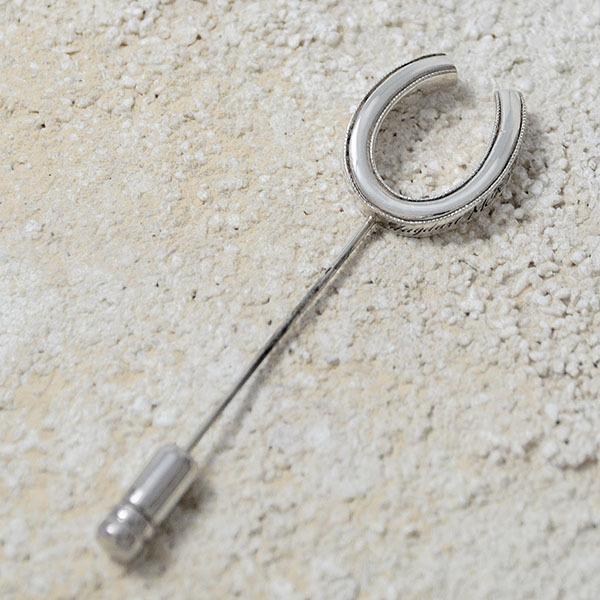 【メール便！送料無料※指定日 ・代引き不可】ラペルピン スーツ シルバー メンズ 馬蹄 ホースシュー...