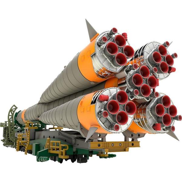 1/150プラスチックモデル ソユーズロケット+搬送列車 1/150スケール PS製 組み立て式プラ...
