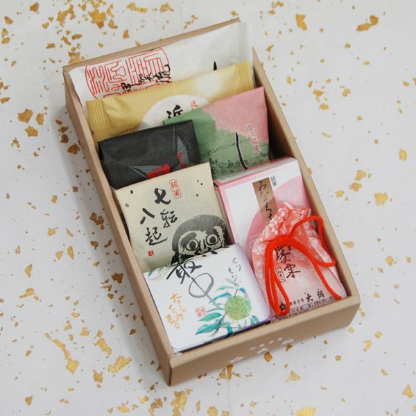 和菓子 ギフト 忍術屋敷近江商人甲賀流忍しるべ七転八起みなくち栗最中珠の栗各1個 お供え お菓子 色...