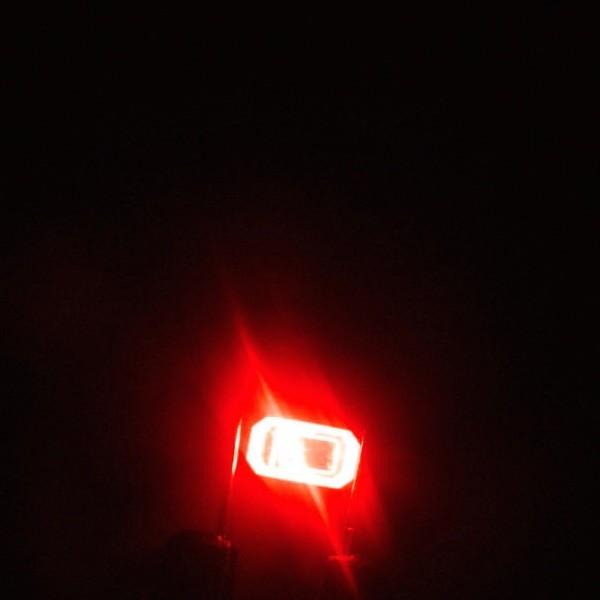 LED 工作に適した 0.5 W 赤色 LED チップ (素子) 5730