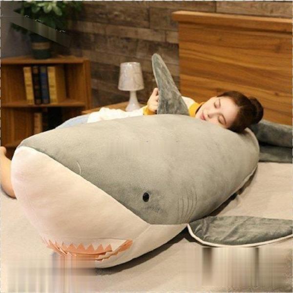 サメ縫い包み 抱き枕 特大 ふわふわ 鮫 ぬいぐるみ 海洋動物 かわいい 洗える 添い寝 横向き寝枕...