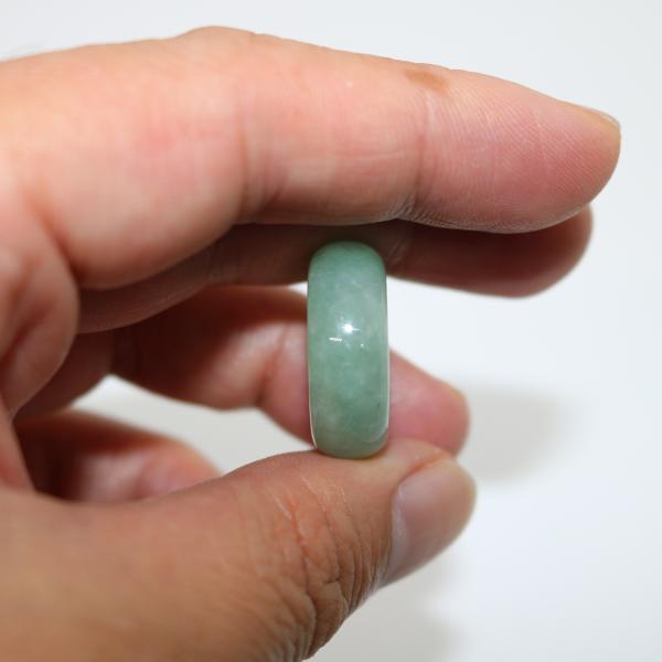 13/14号　 指輪 くりぬきリング ミャンマー天然翡翠　ジェイダイト　ヒスイ　A貨　天然石　 送料...