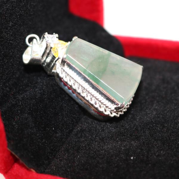 平安無事牌お守り　プレート　ミャンマー天然A貨翡翠　ジェイダイト　ヒスイ　ペンダントヘッド　　天然石...