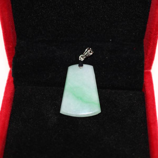 平安無事牌お守り　プレート　ミャンマー天然A貨翡翠　ジェイダイト　ヒスイ　ペンダントヘッド　 天然石...