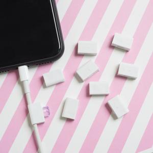 メール便送料込　iPhone6/7/8/x/12/mini/Pro/Pro Max イヤホンジャック　ドックコネクタカバー　ライトニングコネクタカバー Lightning ストラップ装着