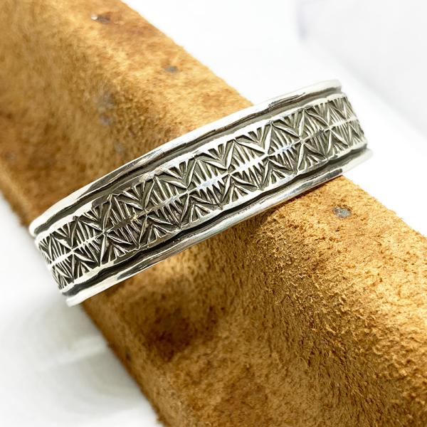 インディアンジュエリー スタンプ バングル 23 シルバー925 ADRIAN REEVES A.R...