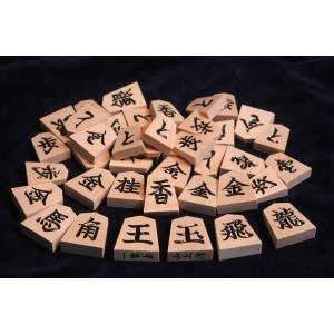 木製将棋駒 白椿 上彫駒（駒箱付）※見やすい基本書体の彫字の将棋駒