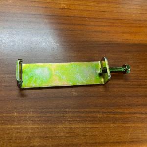 転倒防止 金具 コの字型 小 幅4.8cm 滑り止め 耐震グッズ 食器棚 収納棚 防災グッズ 震災対策 本棚 日用品雑貨 家具転倒防止 ネジ付き