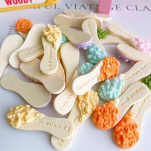 三角形の穴あきチーズ 5個セット☆スイーツデコパーツ : デコパーツの