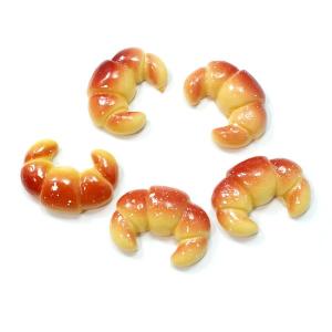 三角形の穴あきチーズ 5個セット☆スイーツデコパーツ : デコパーツの