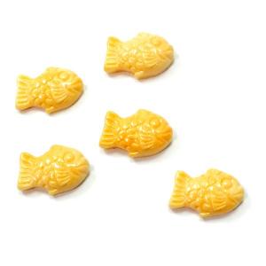 三角形の穴あきチーズ 5個セット☆スイーツデコパーツ : デコパーツの