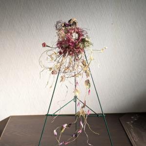 スカピオサ風の布花リースの商品画像