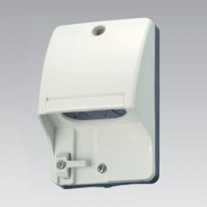 TOSHIBA（東芝） 入線カバー 防雨形(IPX3) ホワイト DC7022(W) : 電材 
