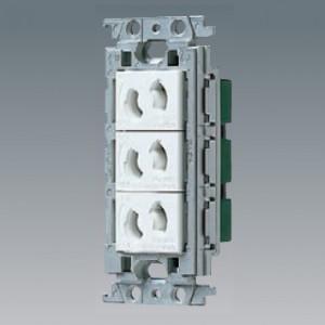 Panasonic（パナソニック） 埋込抜け止めトリプルコンセント 絶縁取付