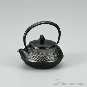 うるしPOT　 丸アラレ 黒銀 300ｍｌ ( ティーポット お茶 煎茶 日本茶 おすすめ 越前漆器 結婚 出産 内祝い 引き出物 金婚式 誕生日プレゼント 還暦祝い )｜dentouhonpo